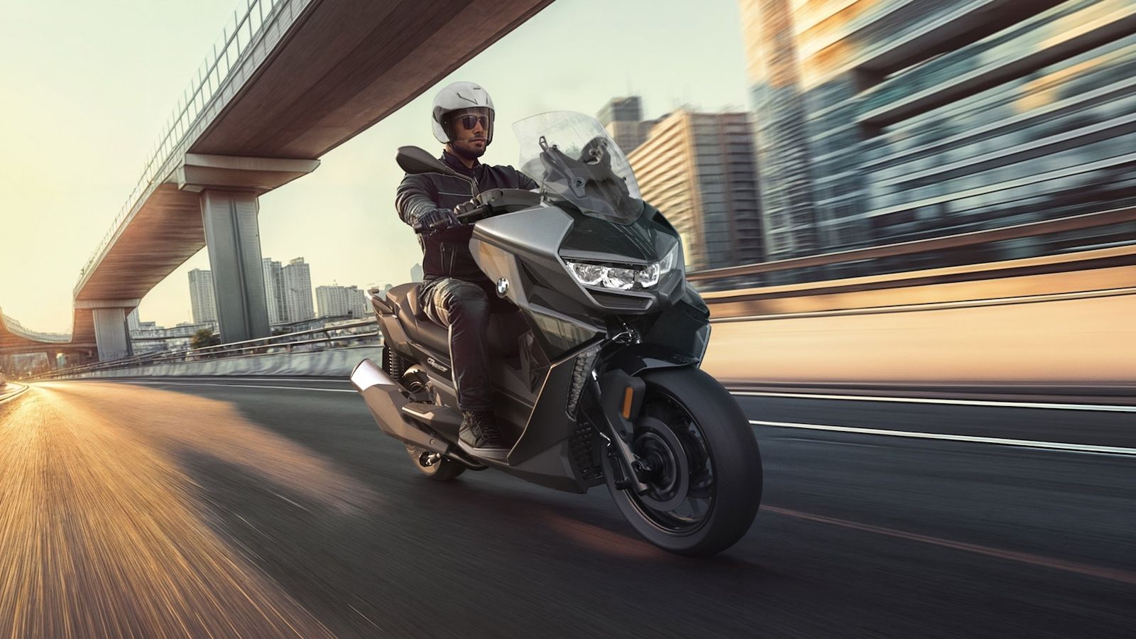 BMW C400: Adventure scooter που ταξιδεύει και επιταχύνει κορυφαία με νέα, χαμηλότερη τιμή