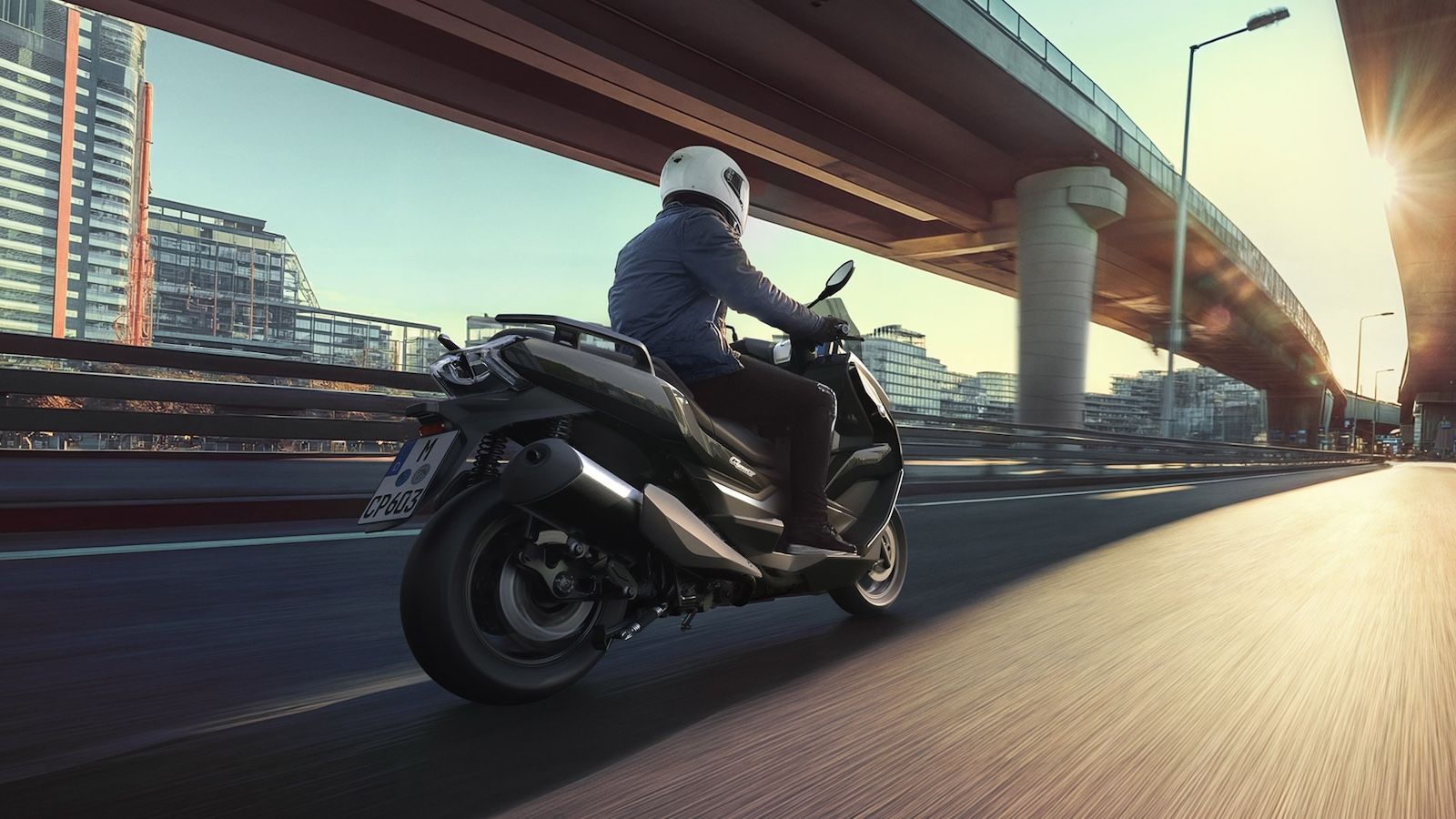 BMW C400: Adventure scooter που ταξιδεύει και επιταχύνει κορυφαία με νέα, χαμηλότερη τιμή