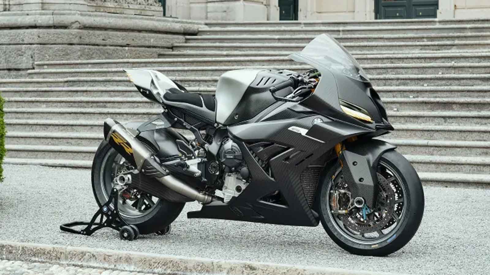 Η BMW Motorrad παρουσίασε το Concept RR, ένα πρωτότυπο superbike που αποκαλύπτει ξεκάθαρα την κατεύθυνση που θα ακολουθήσει η εταιρεία στην επόμενη γε