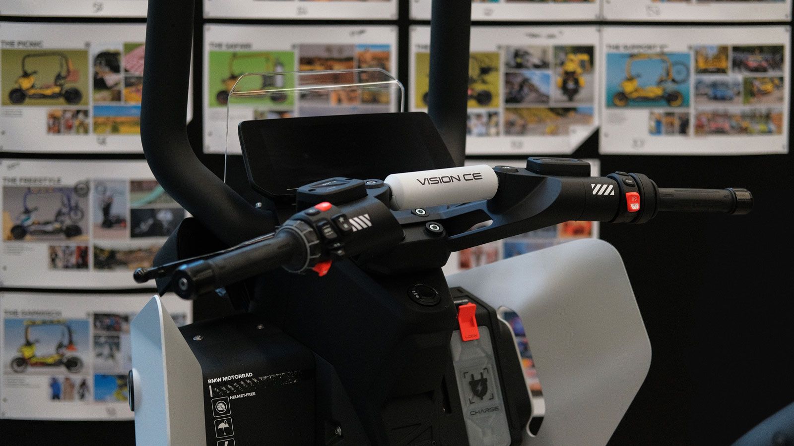 Πίσω από τον εντυπωσιακό σχεδιασμό κρύβεται ένα ηλεκτρικό, μηδενικών εκπομπών σύστημα κίνησης, που εκφράζει τη δέσμευση της BMW στη βιώσιμη κινητικότη