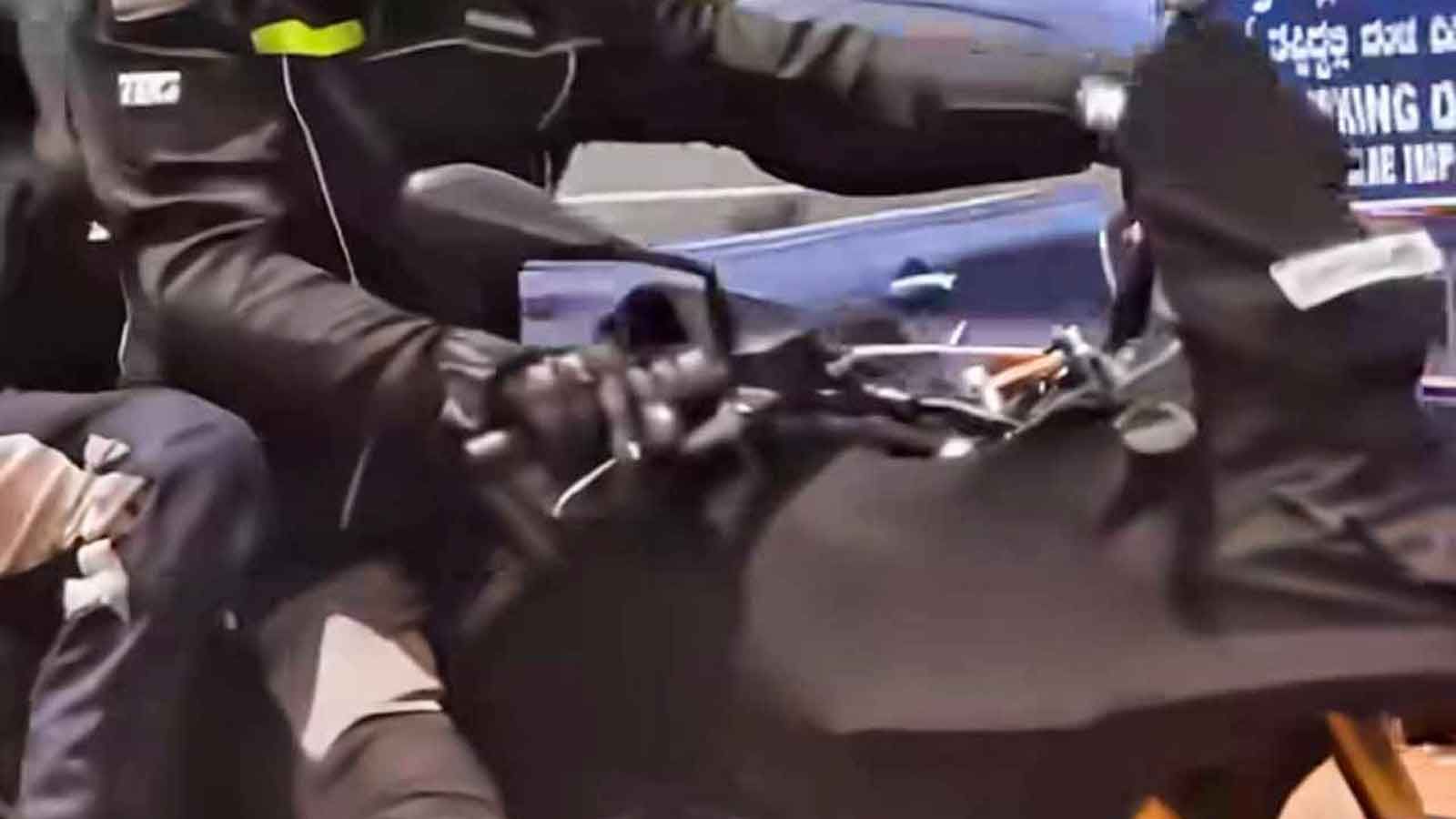 Τα κατασκοπευτικά πλάνα δείχνουν χαρακτηριστικά όπως το υπερυψωμένο μπροστινό φτερό.