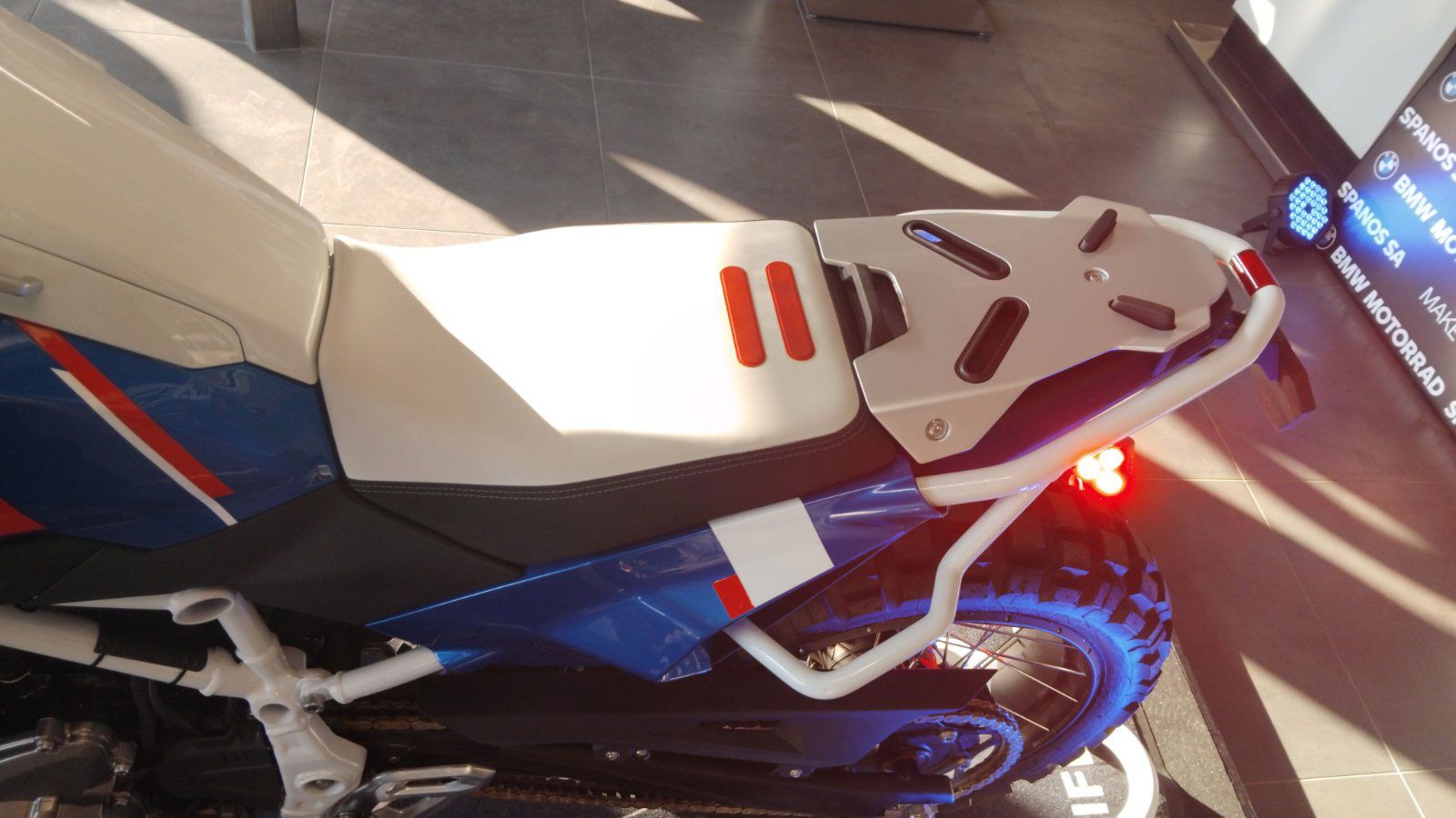 Το concept μοντέλο εντυπωσιάζει με τη λεπτομέρεια στη σχεδίαση της σέλας