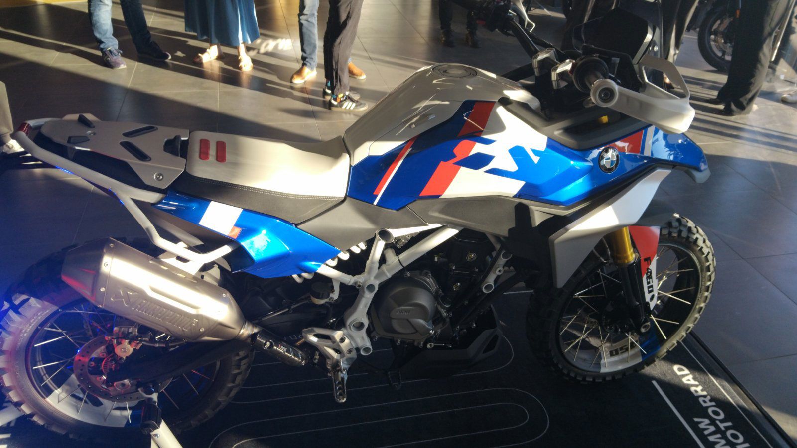 Ο σχεδιασμός του BMW F 450 GS ακολουθεί ξεκάθαρα τη νέα αισθητική γλώσσα της εταιρείας