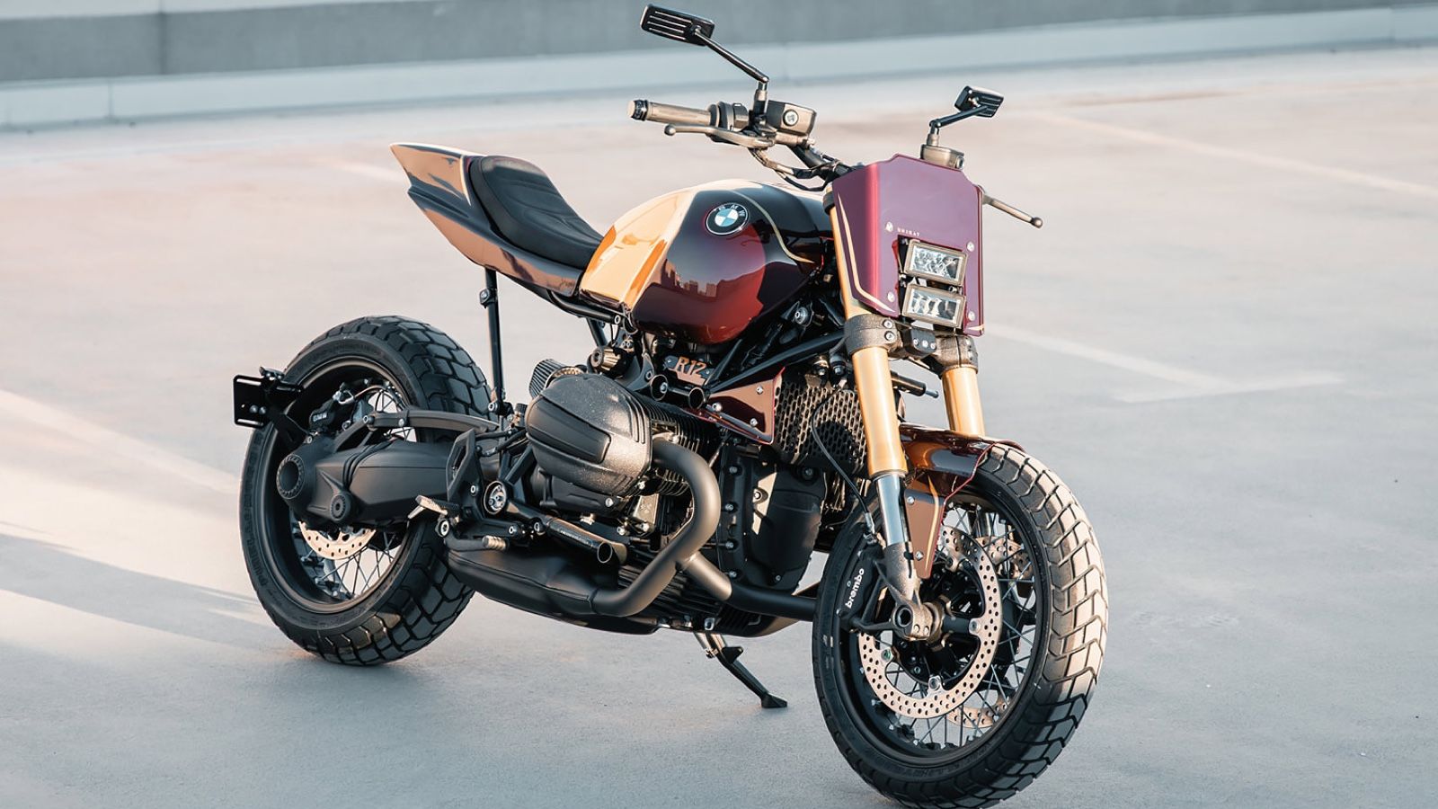 BWW R12 nineT Tracker: Ένα flat tracker που παίρνει βαλίτσες
