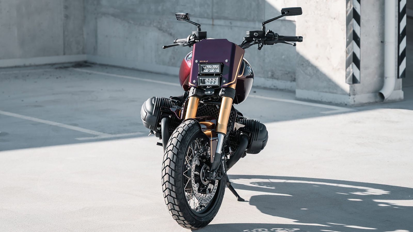 BWW R12 nineT Tracker: Ένα flat tracker που παίρνει βαλίτσες