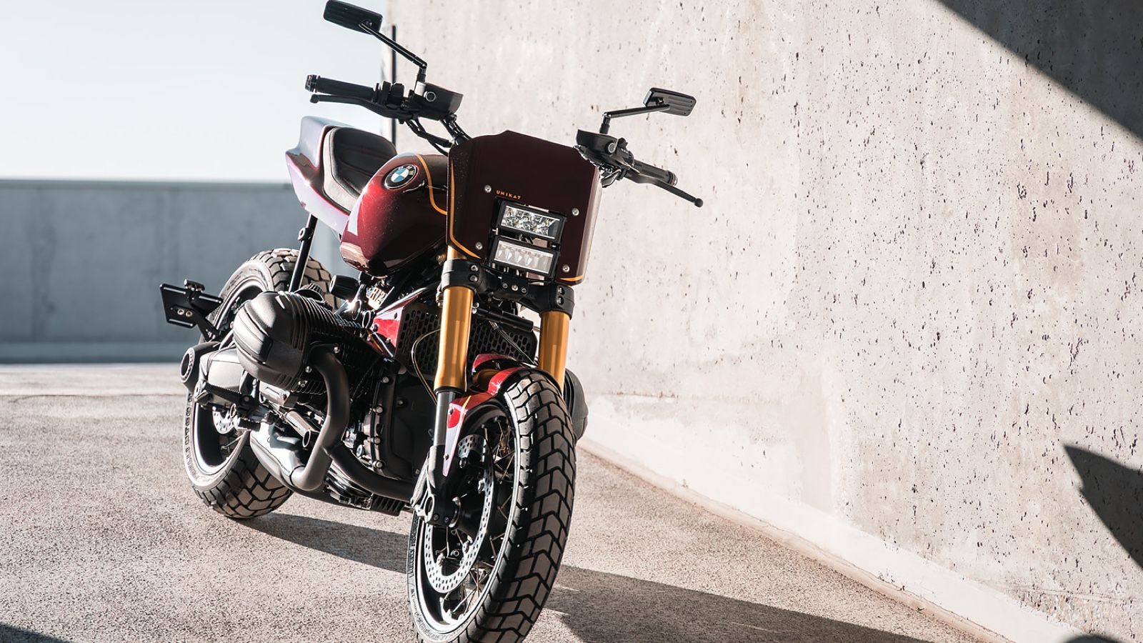 BWW R12 nineT Tracker: Ένα flat tracker που παίρνει βαλίτσες