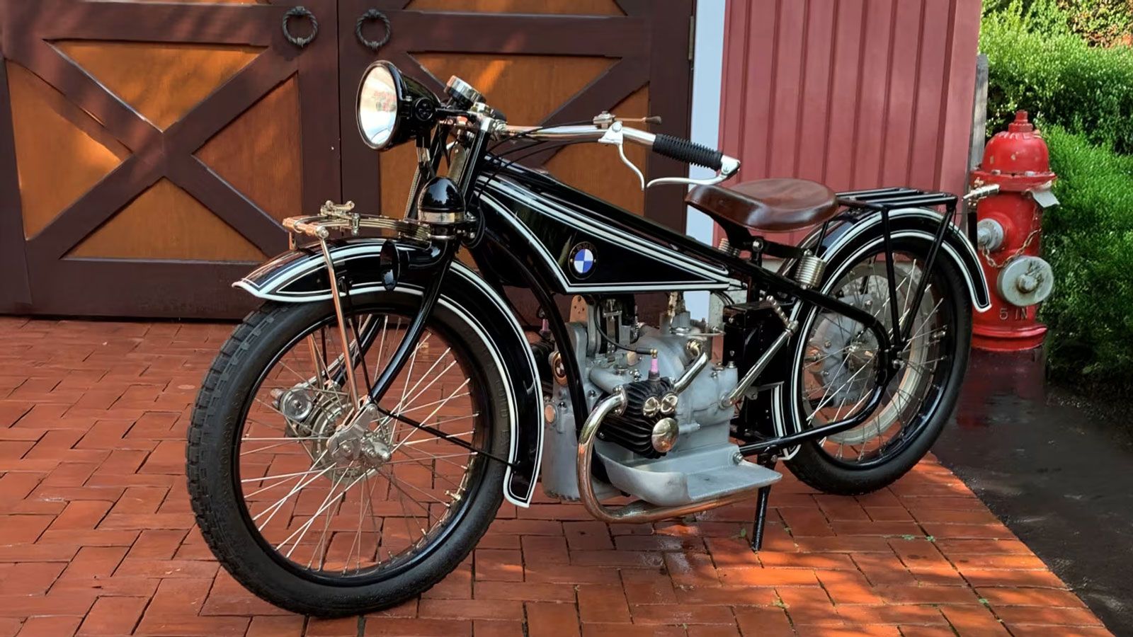 Σήμερα, η BMW R32 θεωρείται συλλεκτικό κομμάτι ανεκτίμητης αξίας. Δεν είναι απλώς η πρώτη μοτοσυκλέτα της εταιρείας· είναι το σημείο εκκίνησης μιας φι