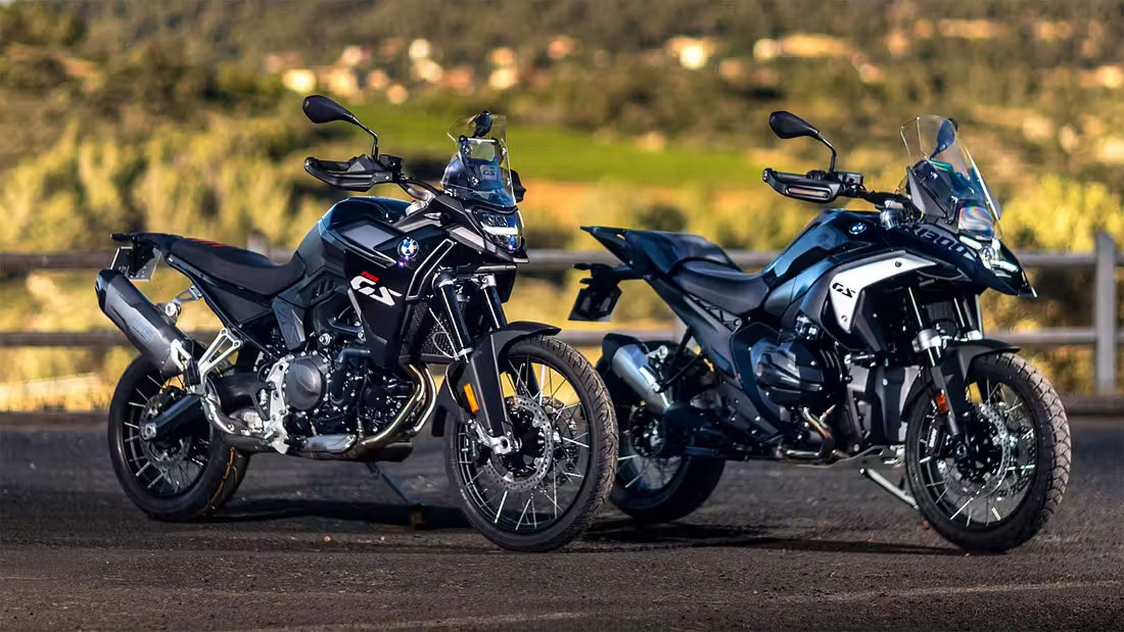 Η BMW Γαλλίας αποκαλύπτει τις νέες εκδόσεις Dark Edition για τα F900 GS και R1300 GS.