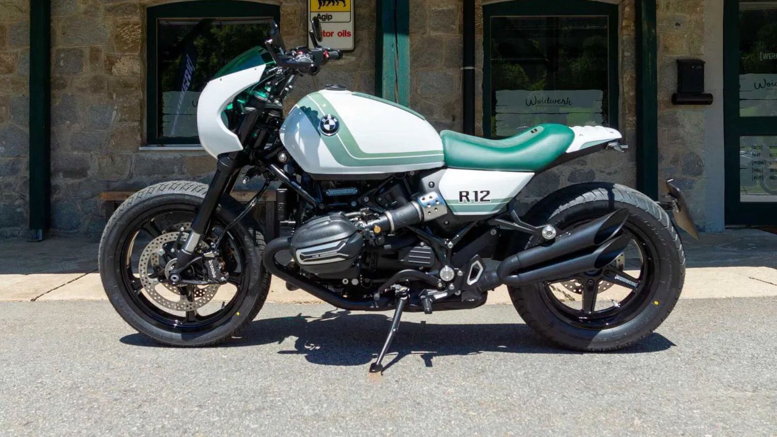 Η BMW Motorrad συνεργάζεται με το custom εργαστήριο WOIDWERK και παρουσιάζει ένα ξεχωριστό δίδυμο μοτοσυκλετών βασισμένων στα μοντέλα R 12 και R 18, σ