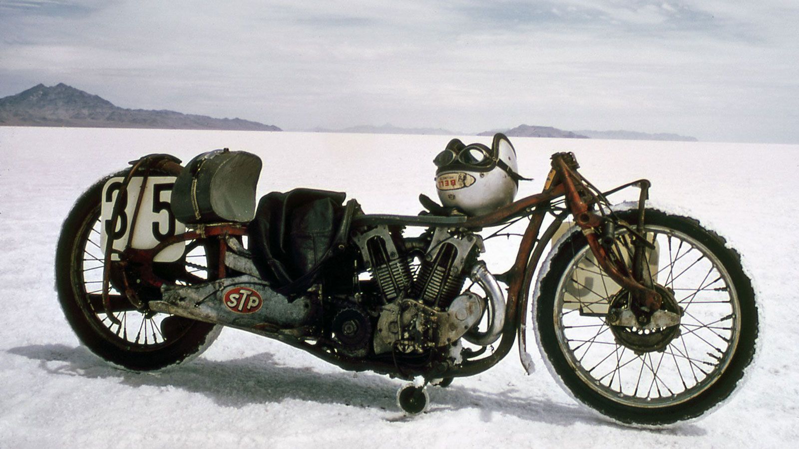 Το 1967, σε ηλικία 68 ετών, με ένα δικύλινδρο μοτέρ που είχε «πειράξει» στα 950cc, έπιασε ταχύτητα 295.44 χλμ/ώρα – ένα ρεκόρ που ακόμη αναγνωρί