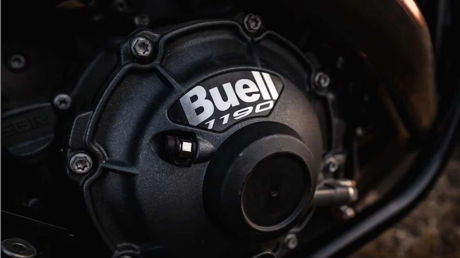 Ιδρύθηκε το 1983 από τον Erik Buell, πρώην μηχανικό της Harley-Davidson, και γρήγορα ξεχώρισε για τη διαφορετική της φιλοσοφία. Καινοτομίες όπως το πε