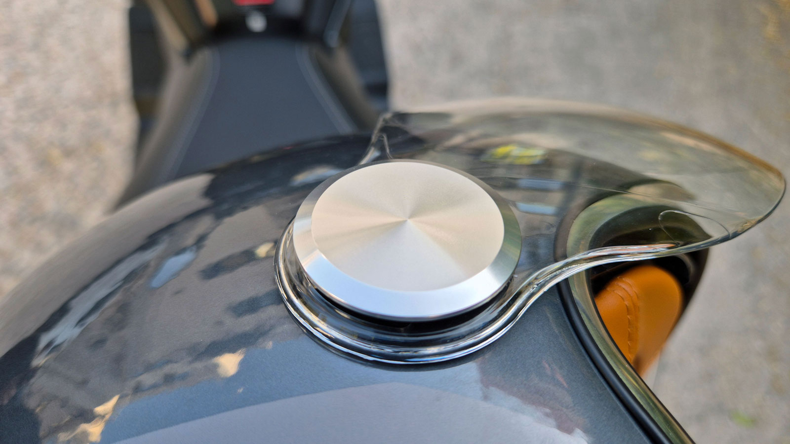 Οι λεπτομέρειες του Beon B-120 κάνουν την διαφορά, προσεγμένη είναι η συναρμογή του κράνους με το φινίρισμά του να είναι εξαιρετικό για την τιμή του.