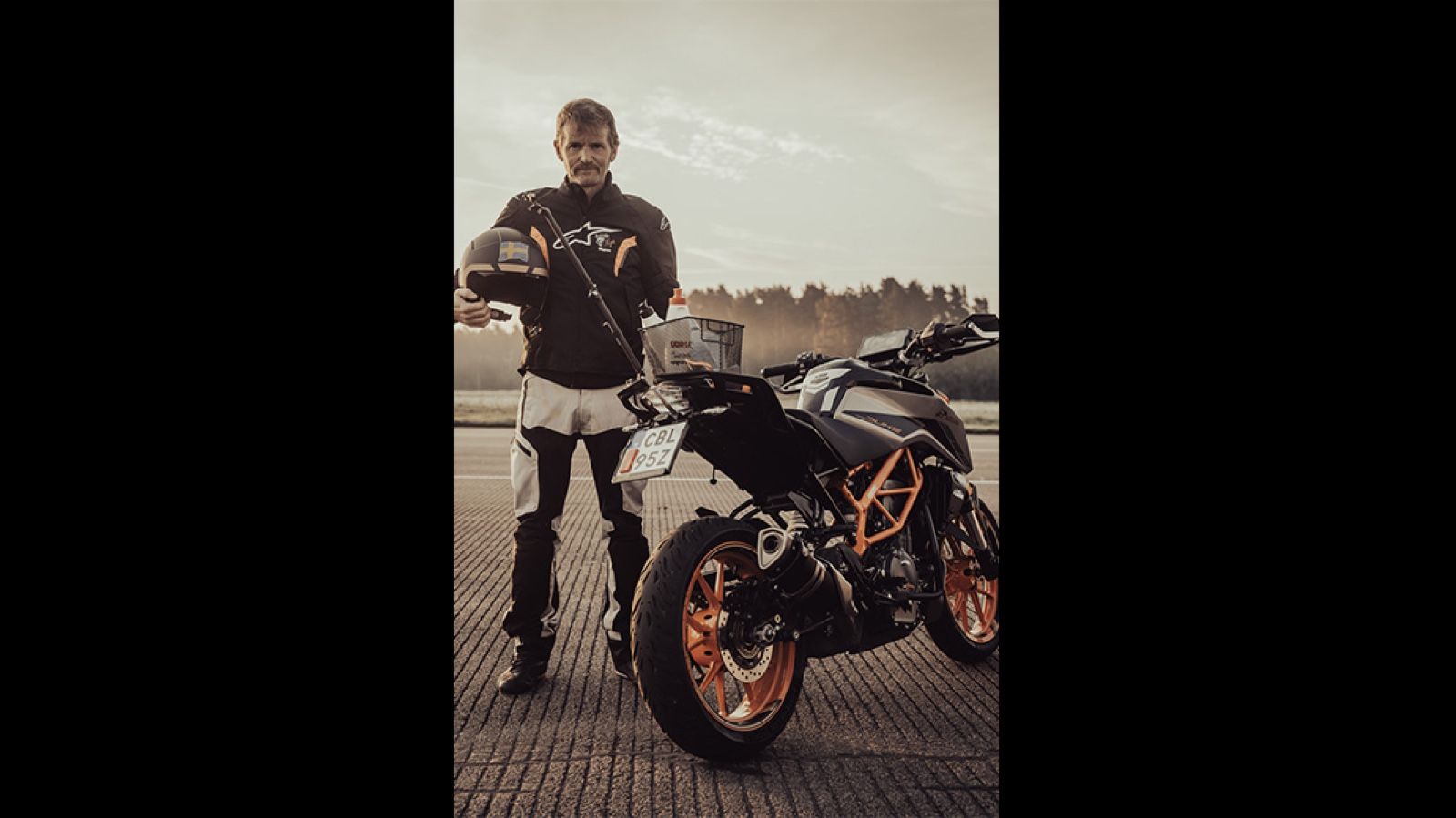 Ρεκόρ σούζας και ανάποδης οδήγησης από 51άχρονο Σουηδό (+video)