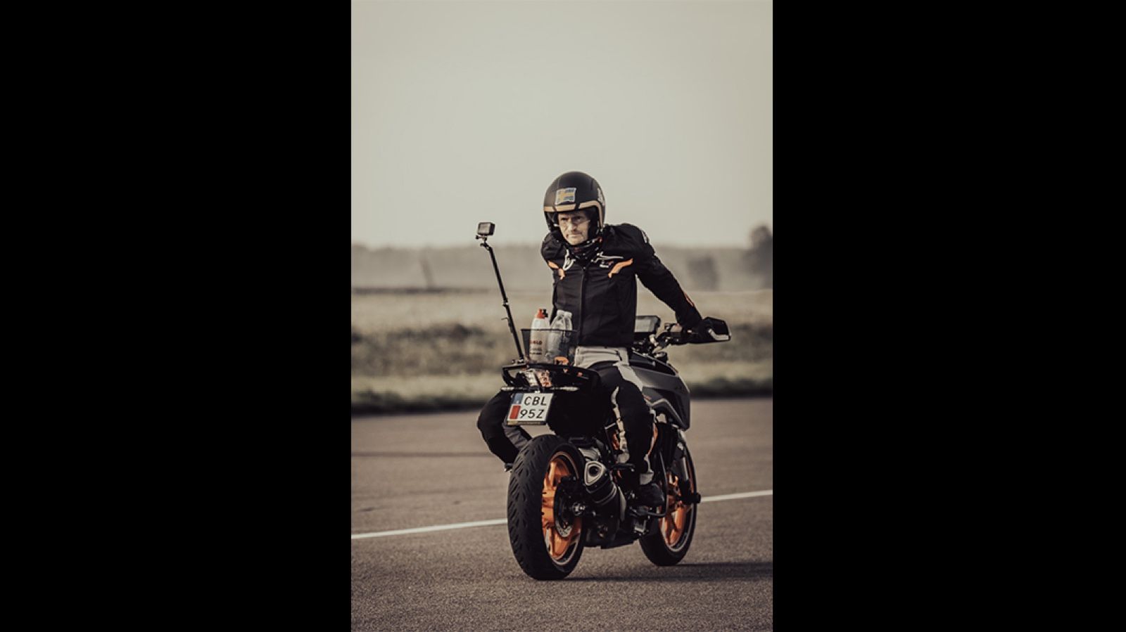 Ρεκόρ σούζας και ανάποδης οδήγησης από 51άχρονο Σουηδό (+video)