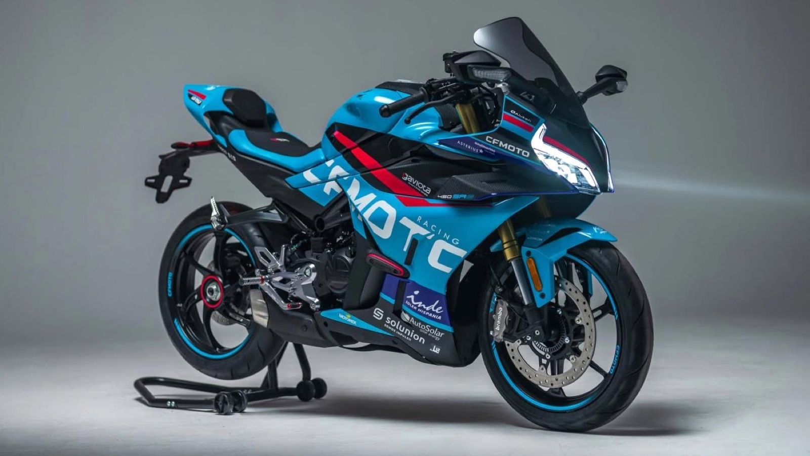 Η CFMOTO γιορτάζει την επιτυχία της στο Moto3 με την 450SR S Team Aspar Limited Edition