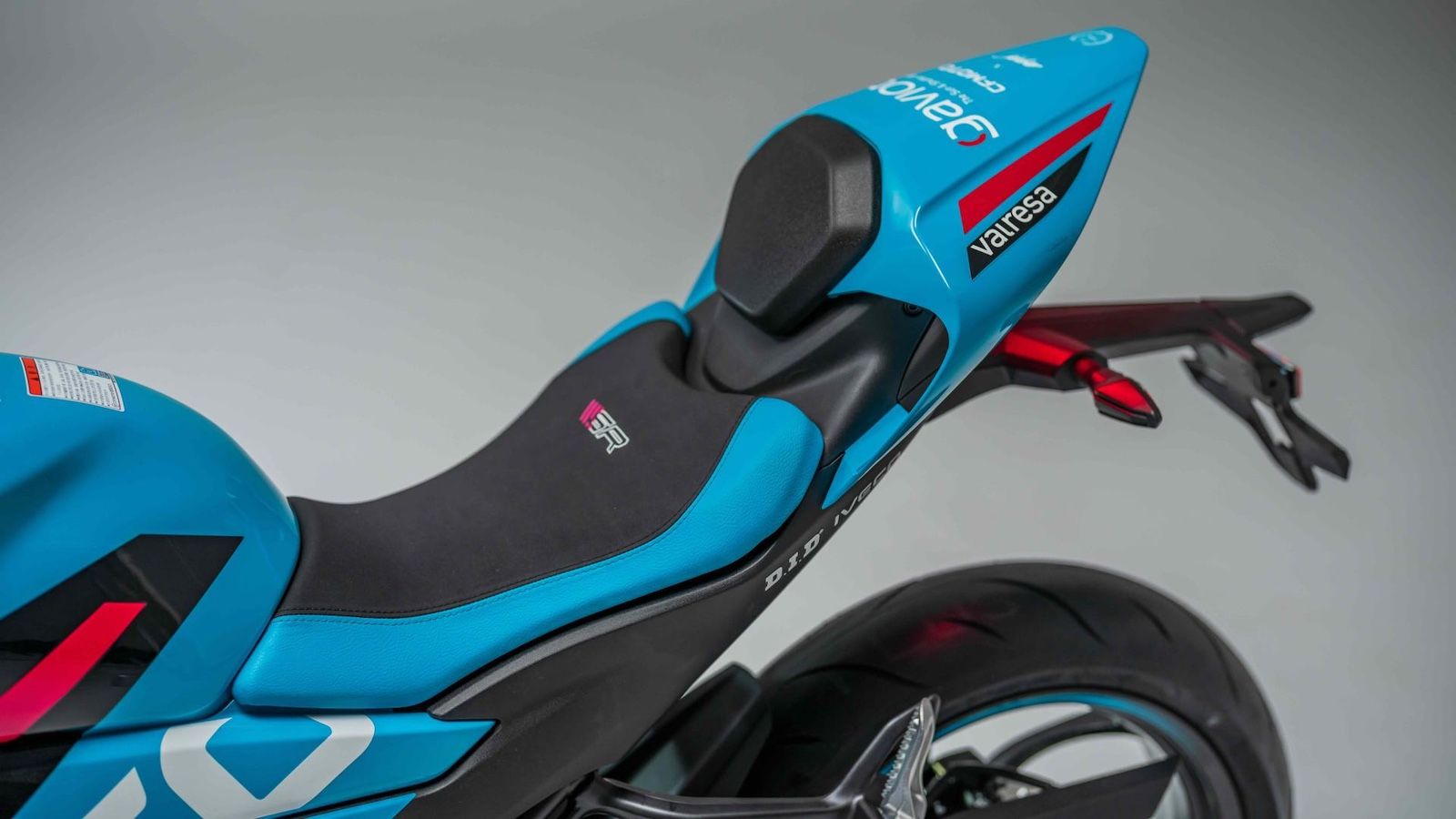 Η CFMOTO γιορτάζει την επιτυχία της στο Moto3 με την 450SR S Team Aspar Limited Edition