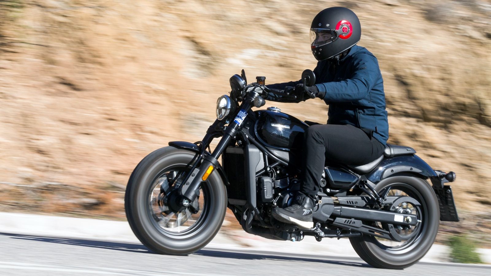 Η επιλογή που έλειπε από τη γκάμα τής CFMOTO και που σίγουρα αξίζει να κοιτάξουν οι υποψήφιοι αγοραστές cruiser.