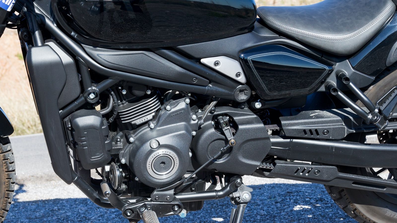 To εξατάχυτο κιβώτιο συνεργάζεται με συμπλέκτη ολίσθησης.