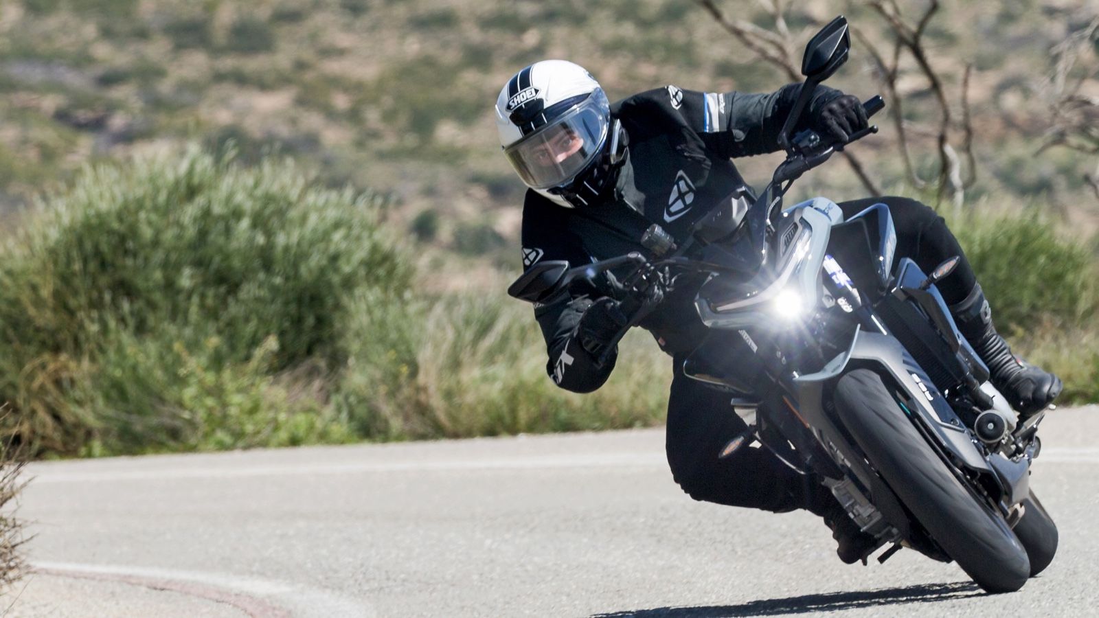 Εξαιρετική λοιπόν η συμπεριφορά του 675 ΝΚ σε στριφτερές διαδρομές, είναι ευέλικτο και αλλάζει κατεύθυνση αβίαστα.