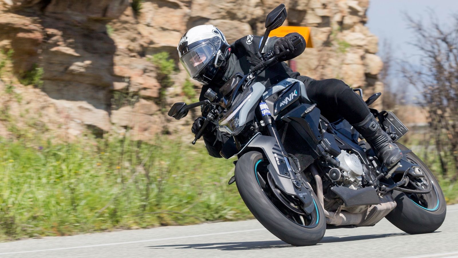 Mία από τις πιο Value for Money επιλογές της αγοράς, με ισχύ και συμπεριφορά ικανές να προσφέρουν συγκινήσεις ακόμα και στους πιο έμπειρους αναβάτες