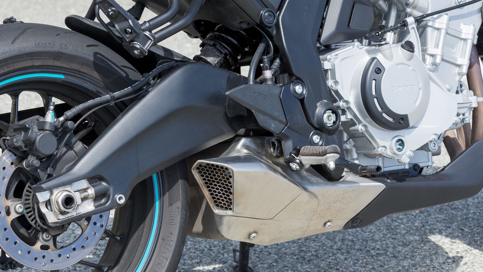 Ο ήχος της εξάτμισης είναι βαθύς και εθιστικός στις υψηλές στροφές.