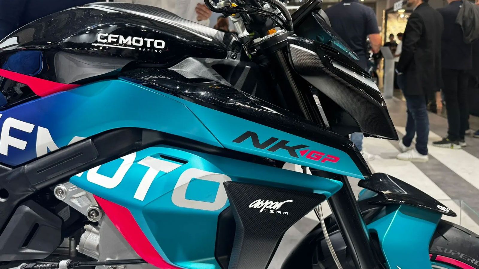 EICMA 2025 - CFMoto 675NK GP: Με αναρτήσεις Ohlins, φρένα Brembo και αναβαθμισμένο κινητήρα