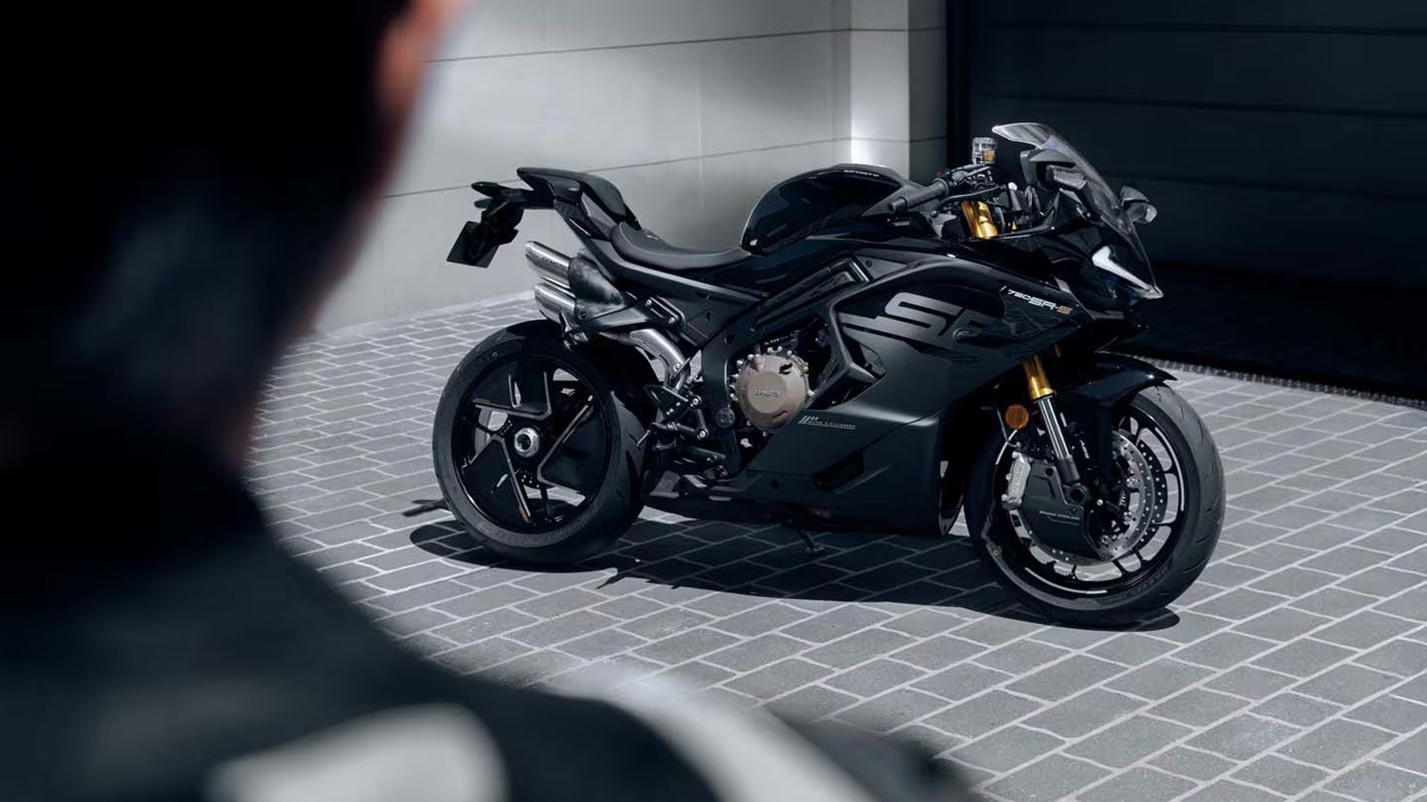 CFMoto 750SR-R: Αποκάλυψε επίσημα στην Κίνα το νέο τετρακύλινδρο sportbike