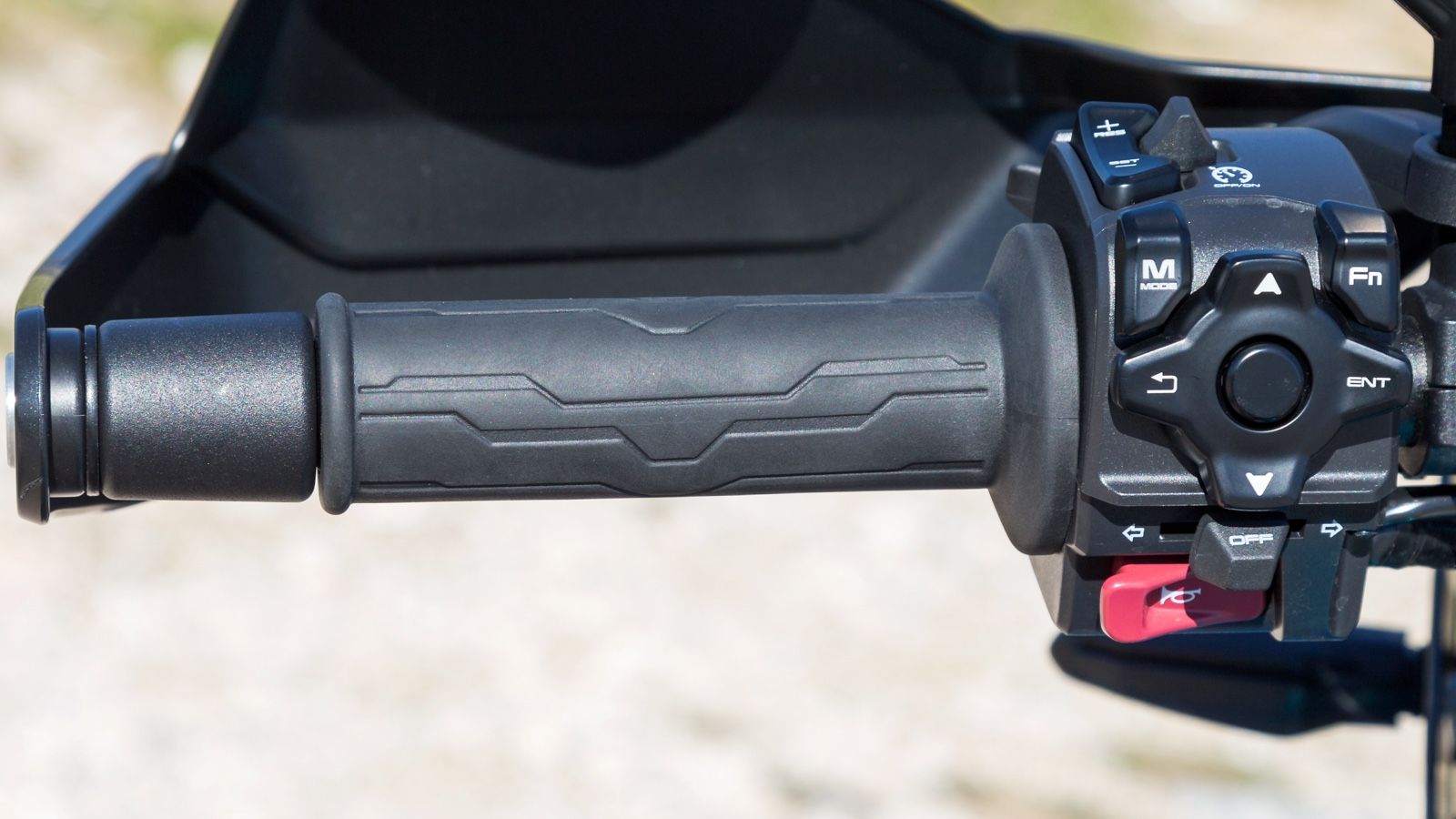 Εύκολος χειρισμός της οθόνης με το joystick τεσσάρων κατευθύνσεων.