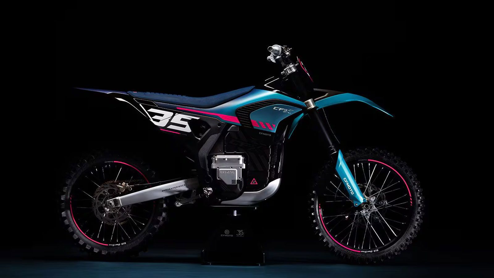 Αντί να βασίζεται σε απλό κύκλωμα ψύξης, όπως συνηθίζεται, χρησιμοποιεί δύο διακριτά κυκλώματα – ένα για τη μπαταρία και ένα για τον ηλεκτροκινη