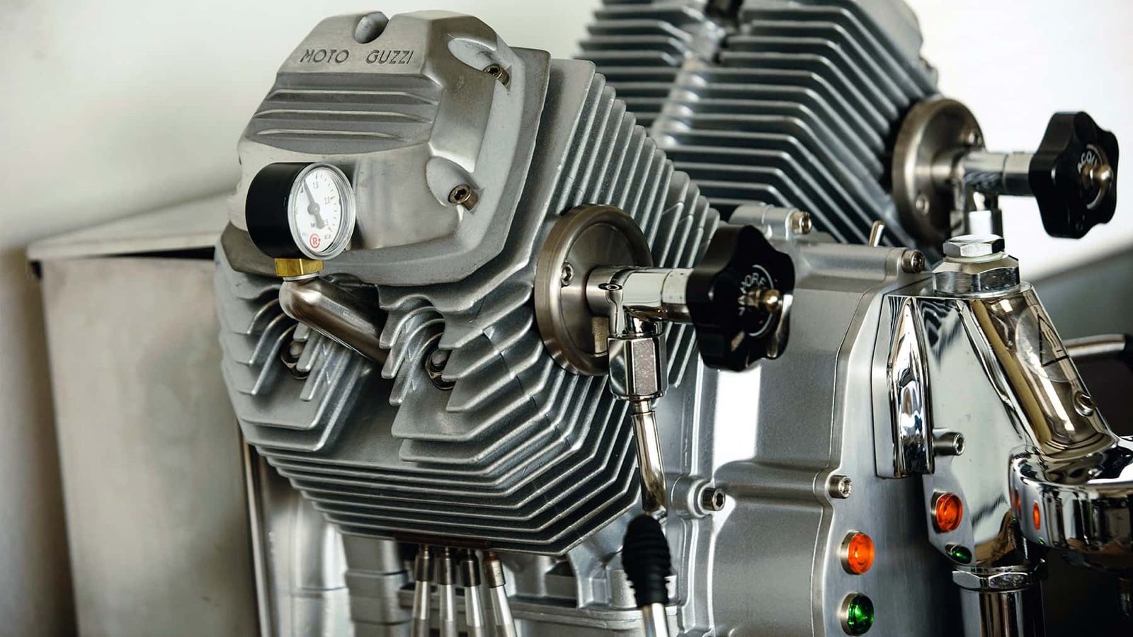 Αυτοί οι ...παλαβοί Γερμανοί φτιάχνουν μηχανές του καφέ από κινητήρες μοτοσυκλετών