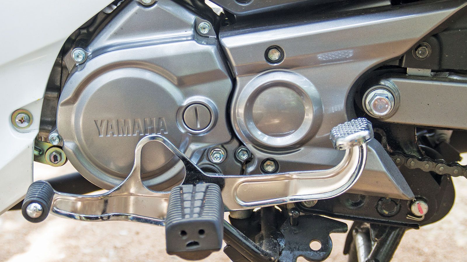 Στο επίκεντρο του Crypton S βρίσκεται ένας μονοκύλινδρος, αερόψυκτος κινητήρας 114 κ.εκ., με δύο βαλβίδες και οριζόντια διάταξη, πιστός στη γνωστή συν