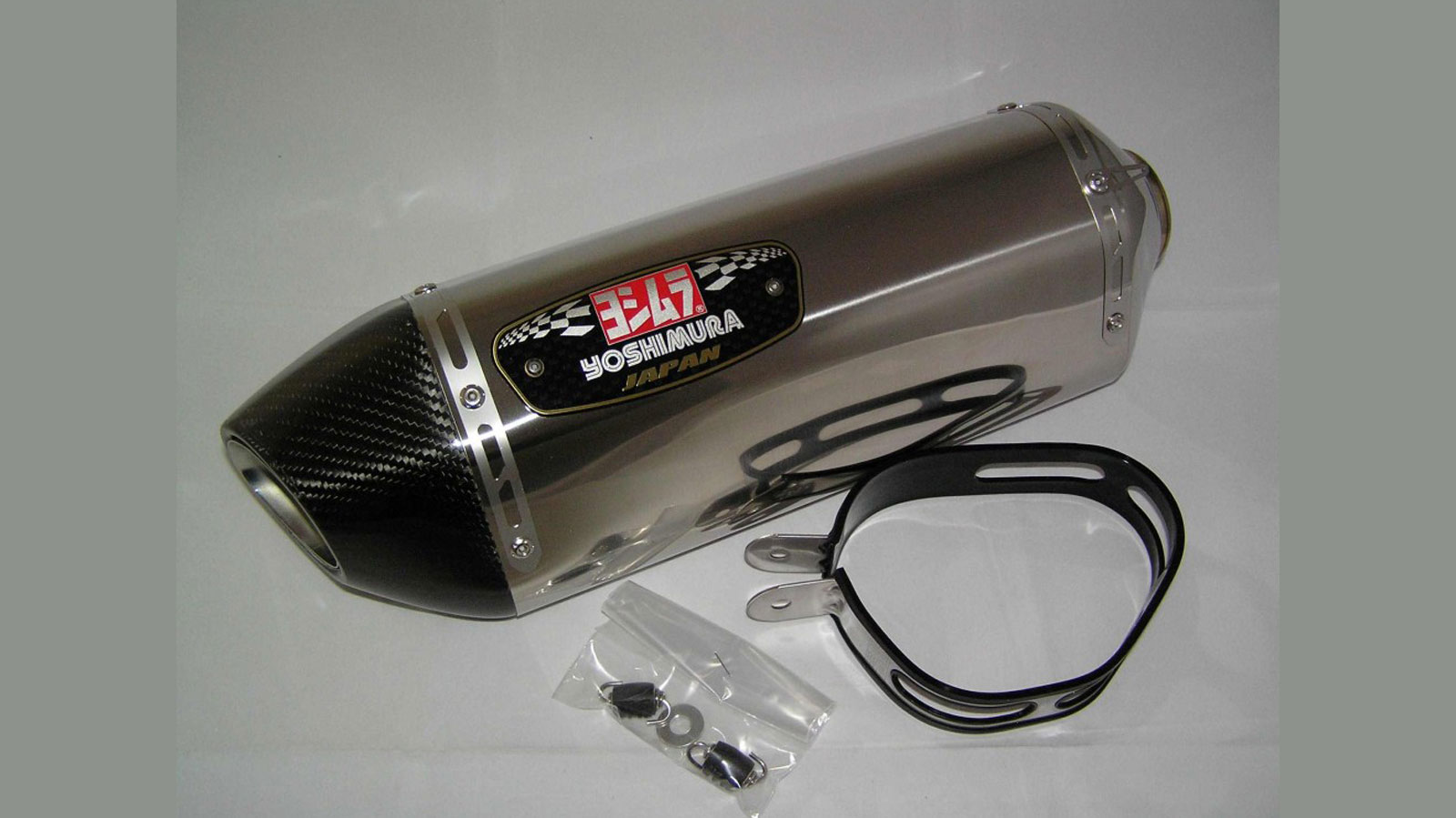 Το τελικό εξάτμισης της Yoshimura θα δώσει έναν πιο γεμάτο και μπάσο ήχο στην suzuki σου, κρατώντας τα επίπεδα θορύβου σε νόμιμα πλαίσια. 