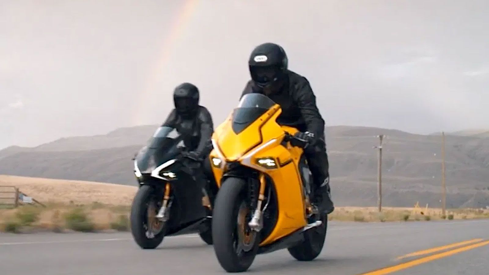 Παρά τα τεχνικά ορόσημα, το ευρύτερο επιχειρηματικό περιβάλλον γύρω από τη Damon δημιουργεί σοβαρά ερωτήματα. Σύμφωνα με δημοσιεύματα του κλάδου, η άλ