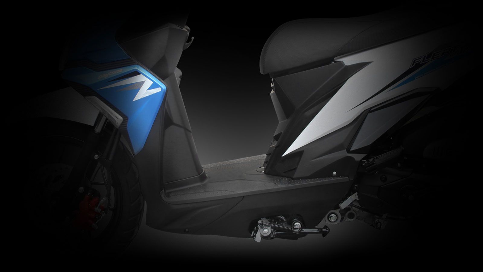 Το επίπεδο πάτωμα διευκολύνει τη μεταφορά χειραποσκευών, ενώ ο γάντζος ανάρτησης πίσω από την ποδιά προσθέτει χρηστικότητα.