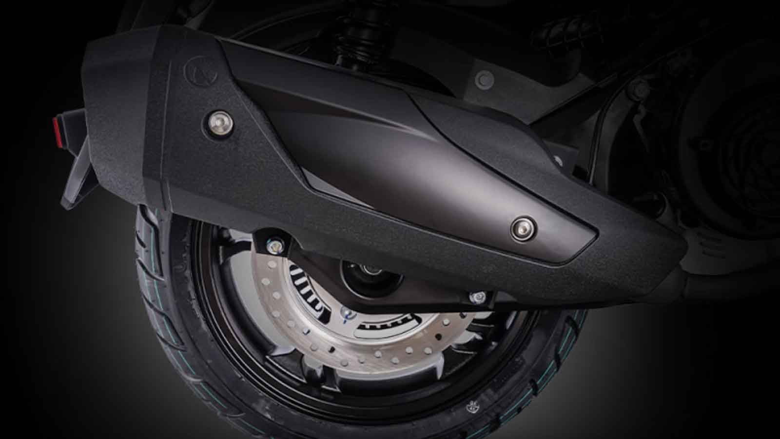 Το δικάναλο ABS συνεργάζεται με δίσκους 230mm μπροστά και 240mm πίσω, διασφαλίζοντας προοδευτικό και ασφαλές φρενάρισμα.