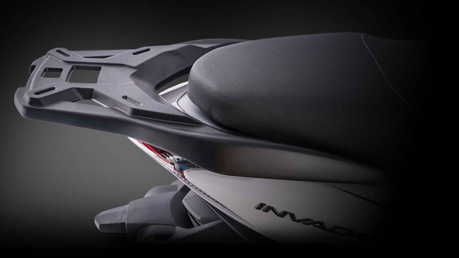  Η αλουμινένια σχάρα πίσω διευκολύνει τη μεταφορά επιπλέον αποσκευών.