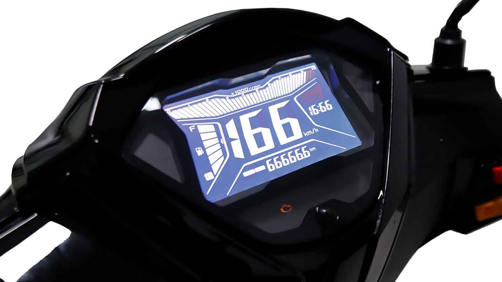 Ο ψηφιακός πίνακας οργάνων LCD είναι μεγάλος και ευανάγνωστος, παρέχοντας πληροφορίες για ταχύτητα, στροφές, στάθμη καυσίμου, ώρα και χιλιόμετρα, μέσα
