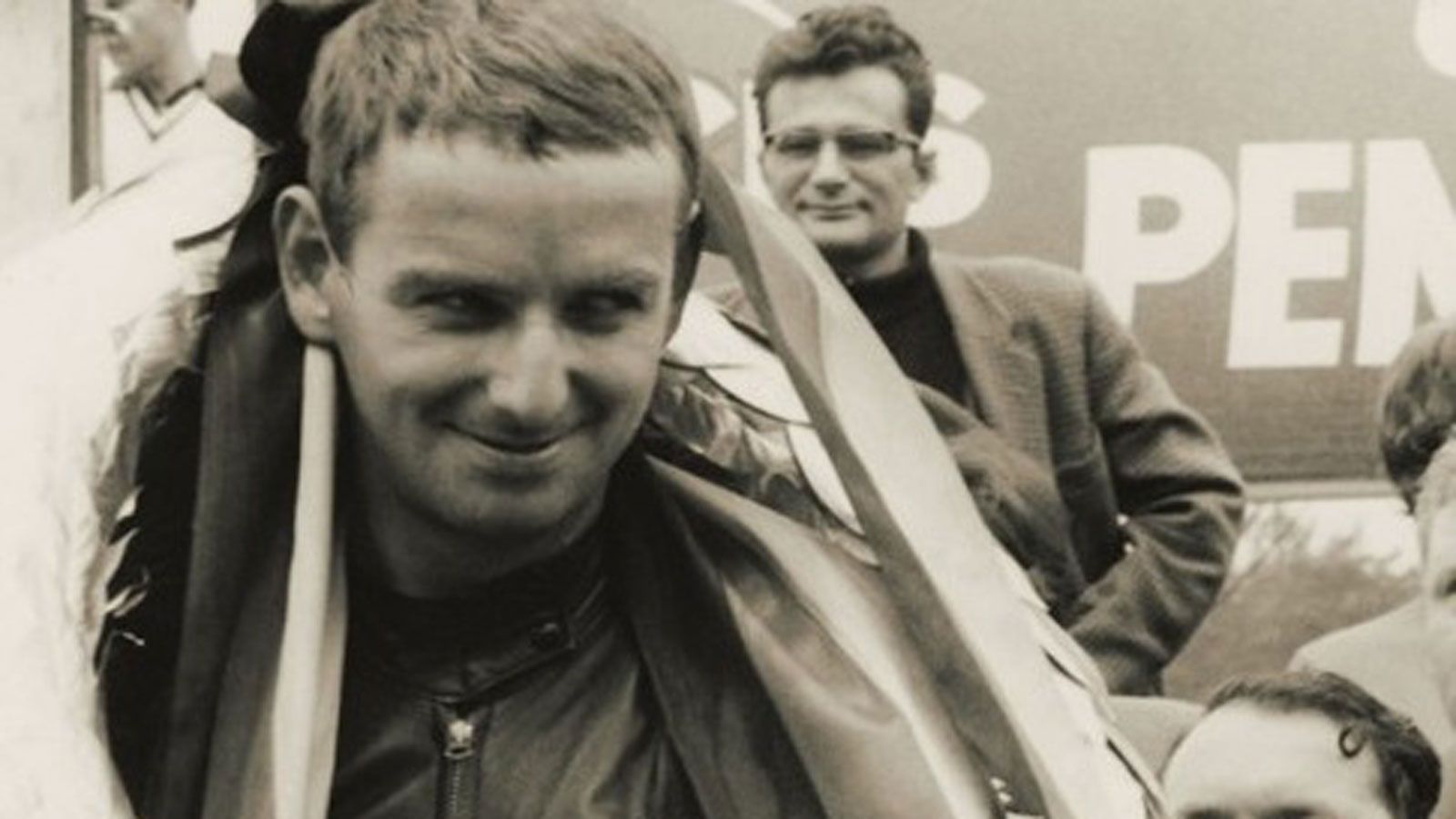 Το 1961, ο Degner έκανε κρυφά επαφές με τη Suzuki. Η ιαπωνική φίρμα ήθελε απεγνωσμένα να αποκτήσει πρόσβαση στην ευρωπαϊκή τεχνολογία των GP, και ιδια