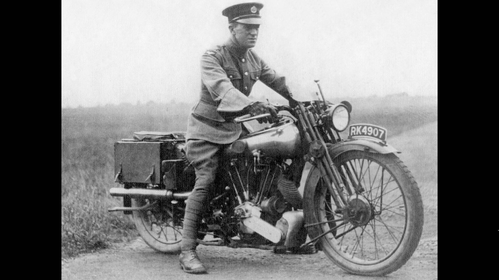 Το πρώτο κράνος μοτοσυκλέτας κατασκευάστηκε από γιατρό