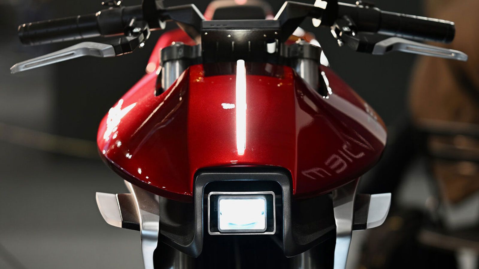 Το βάρος μειώνεται, η αξιοπιστία αυξάνεται και η κατασκευή γίνεται πιο ευέλικτη. Πρόκειται για μοτοσυκλέτα φτιαγμένη εξ αρχής για τον ηλεκτρικό κόσμο,