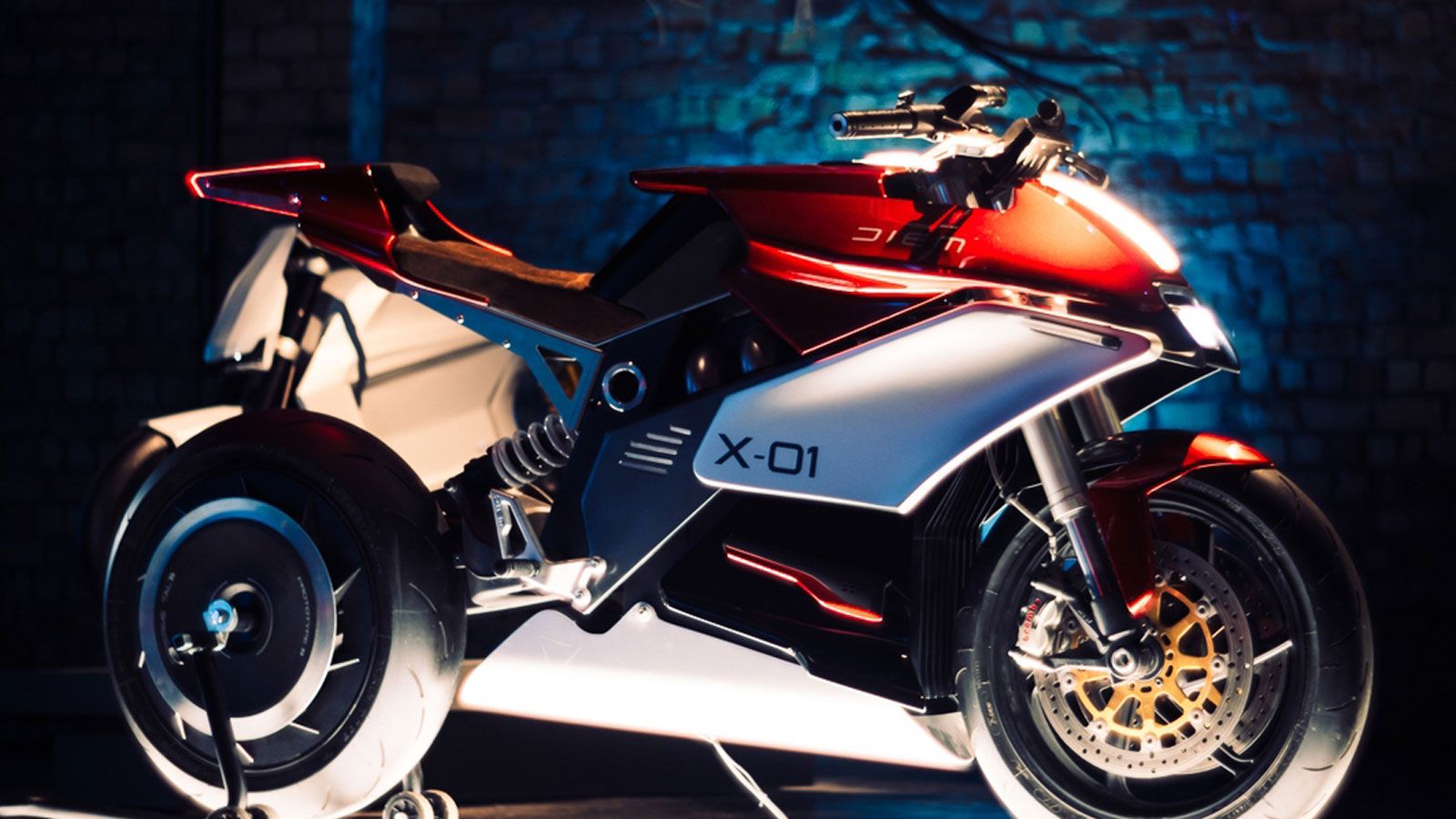 Είχε προηγηθεί η πρώτη του εμφάνιση στο MBE της Βερόνας τον Ιανουάριο, όμως πλέον το X-01 δεν είναι απλώς concept, αλλά μια λειτουργική ηλεκτρική μοτο