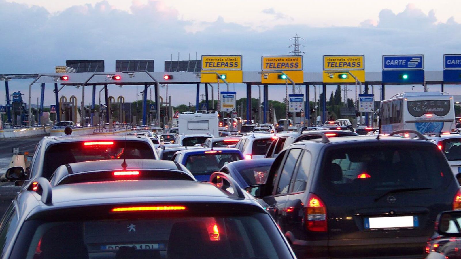 Ιταλία επιστρέφει διόδια για μποτιλιάρισμα – Τι ισχύει και τι ΔΕΝ ισχύει στην Ελλάδα