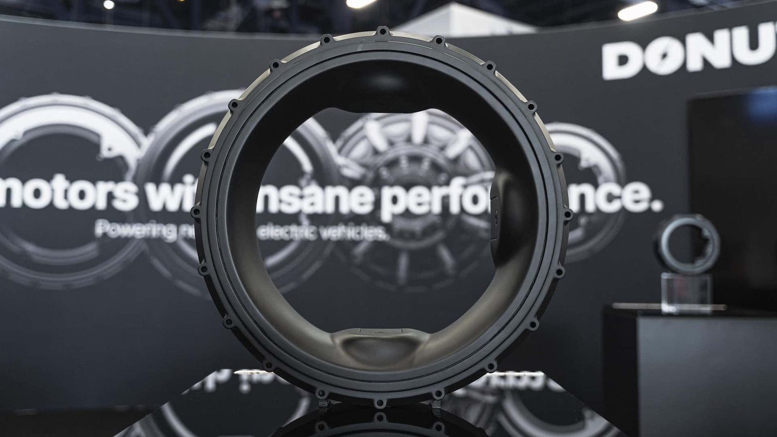 856 άλογα από ένα ...ντόνατ (+video)