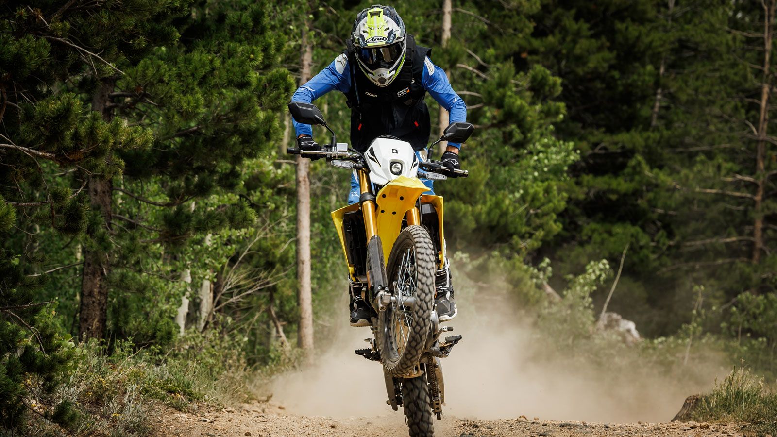 Σημαντική λεπτομέρεια: το ABS απενεργοποιείται, εμπρός και πίσω στο DR-Z4S και πίσω στον supermoto αδερφό του DR-Z4SM, για ακόμα μεγαλύτερο έλεγχο από