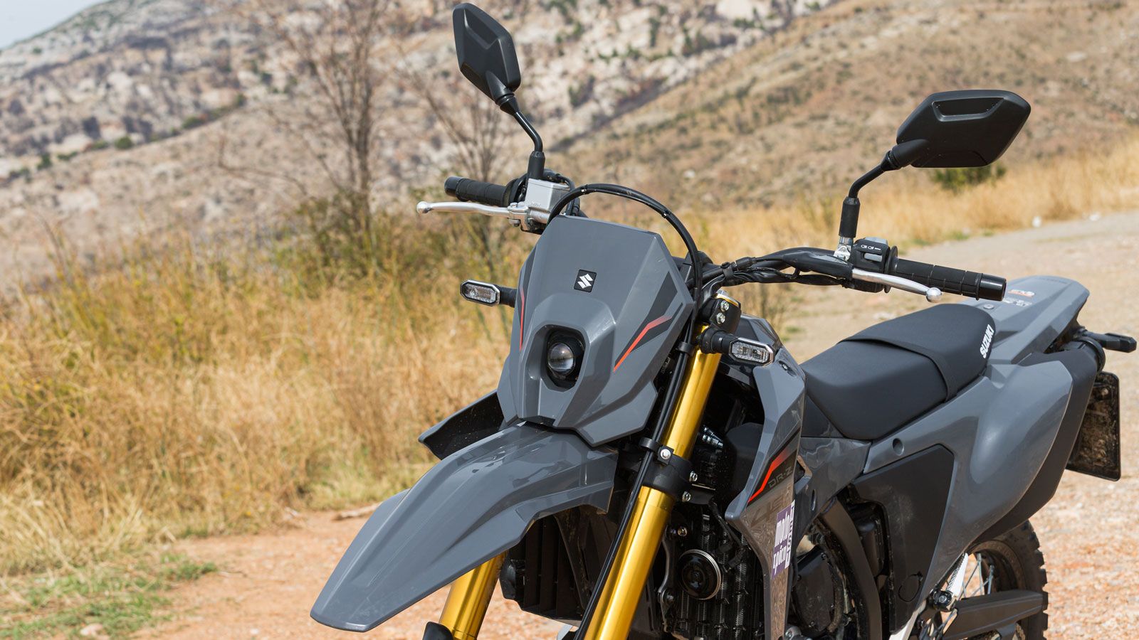 Made In Japan. Αυτό είναι το σήμα κατατεθέν του νέου Suzuki DR-Z 4S. Από την πρώτη βίδα μέχρι το τελευταίο ελατηριάκι, όλα έχουν γίνει στην Ιαπωνία. Τ