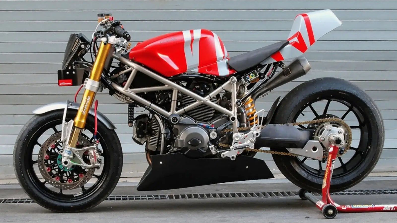 Ducati Hypermotard 796 by Crazy Garage: Από motard σε αγωνιστικό street