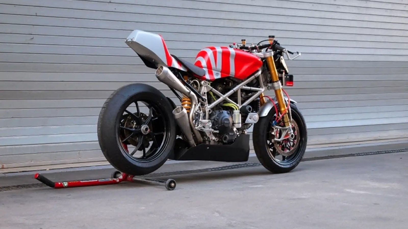 Ducati Hypermotard 796 by Crazy Garage: Από motard σε αγωνιστικό street