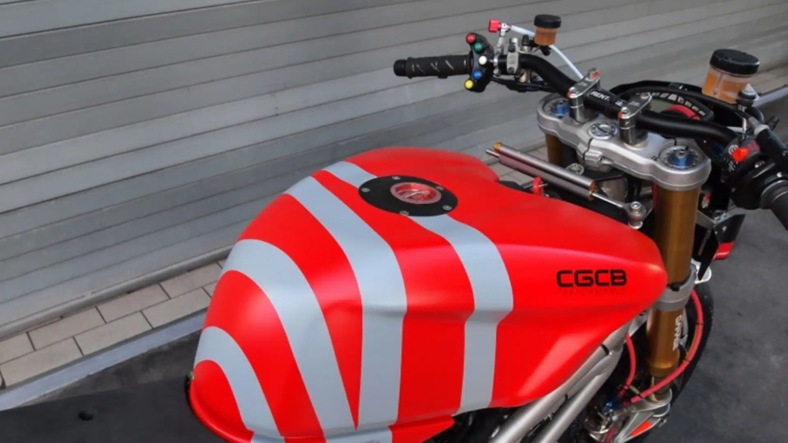 Ducati Hypermotard 796 by Crazy Garage: Από motard σε αγωνιστικό street