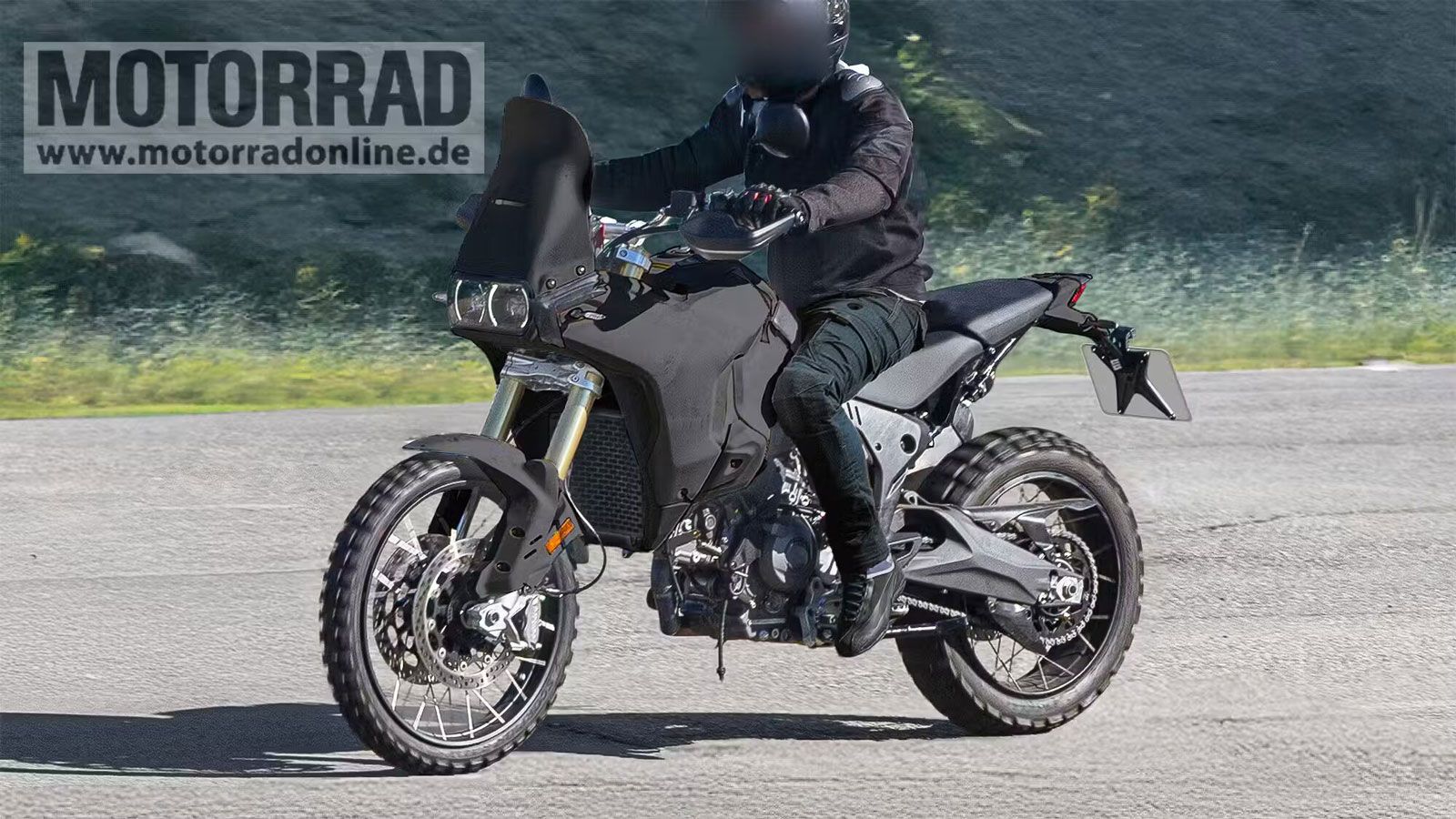 Το γνώριμο διπλό στρογγυλό φανάρι LED παραμένει, αλλά κάτω από το φέρινγκ κρύβεται ένα εντελώς νέο μηχανικό σύνολο.