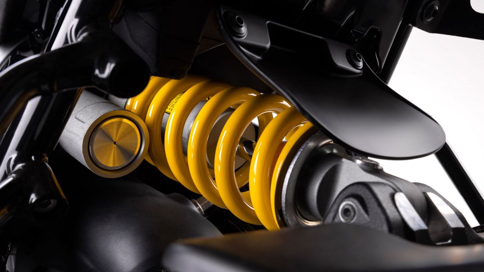 Ducati Desert X: Με τροχούς 21-18 και δεύτερο ρεζερβουάρ 8 λίτρων